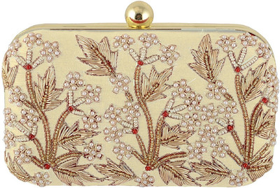 

Tooba Handicraft Party White Clutch