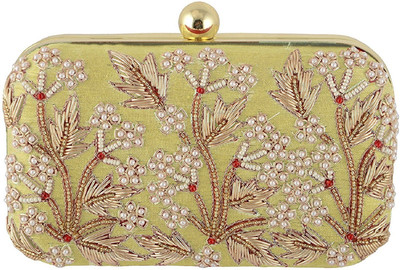

Tooba Handicraft Casual Green Clutch
