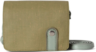 

Baggit Women Casual Green PU Sling Bag