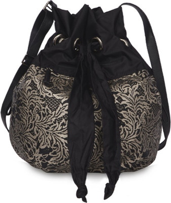 

Baggit Women Casual Black Nylon Sling Bag