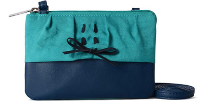 

Baggit Women Casual Blue Nylon Sling Bag