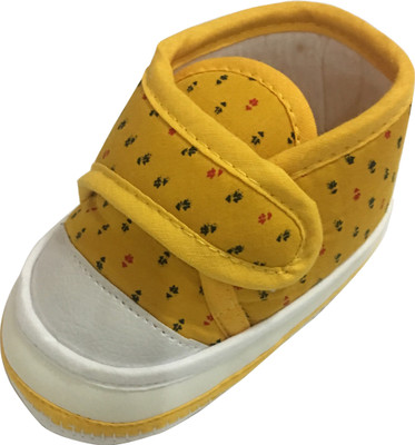 

Instabuyz Boys & Girls Velcro Casual Boots(Yellow