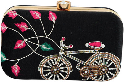 

Tooba Handicraft Casual Black Clutch