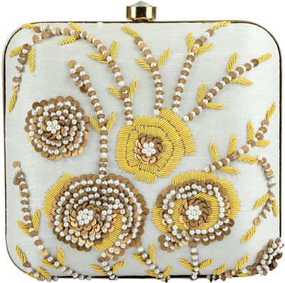 

Tooba Handicraft Party White Clutch