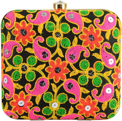 

Tooba Handicraft Party White Clutch