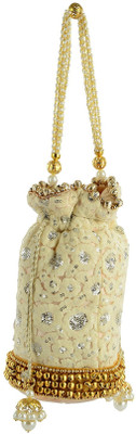 

Tooba Handicraft Party White Clutch