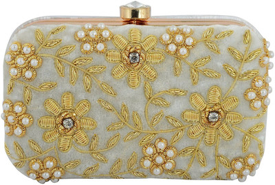 

Tooba Handicraft Party White Clutch