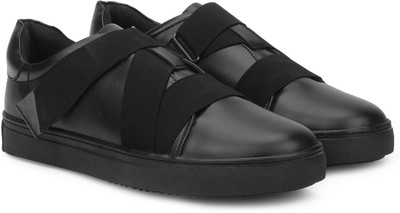 

North Star by Bata GUSTAVO Casuals For Men(Black