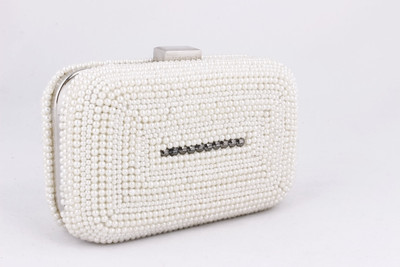 

Amolika Party White Clutch