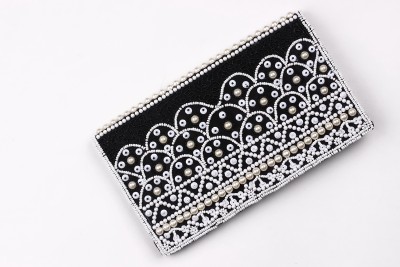 

Amolika Casual White Clutch