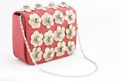 

Amolika Casual Pink Clutch