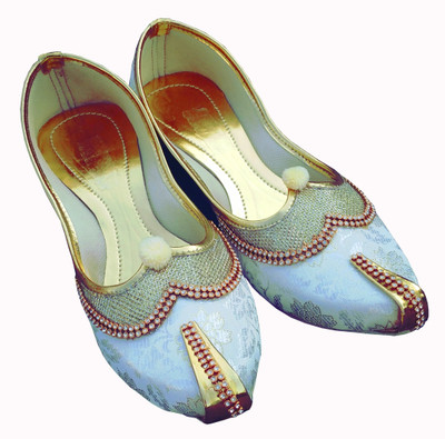 

SOKHI White Gold Party wear Punjabi jutti Mojaris For Women(Multicolor