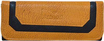 

Heels & Handles Casual Khaki Clutch