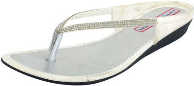 

Belly Ballot Women White Flats