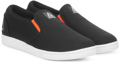 

REEBOK TREAD BREEZE Slip On Sneakers For Men(Black, Black/white