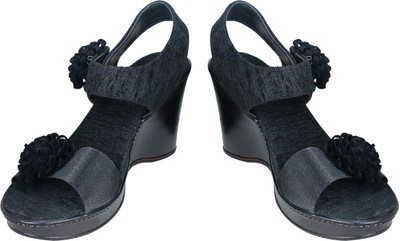 

Rare Women Black Wedges