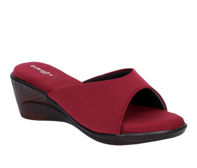 

Dolphin Miles Women Maroon Wedges