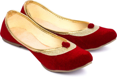 

Feet Essentials Jutis For Women(Maroon, Velvet