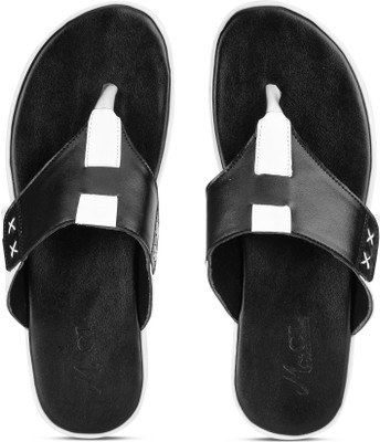 

Carlton London Mr.CL Flip Flops, Black