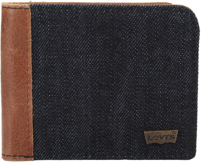 30 Off On Levi S Men Blue Genuine Leather Wallet 8 Card Slots On Flipkart Paisawapas Com