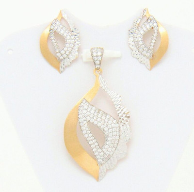 

Bhurmal Aidanmal Jewellers Yellow Gold 18kt Cubic Zirconia Earring & Pendant Set