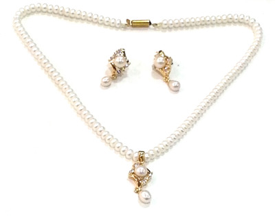

Sri Kapi Pearls Alloy Jewel Set