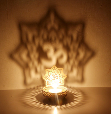 

Bliss Glourious Aum Iron 1 - Cup Candle Holder(Gold, Pack of 1)