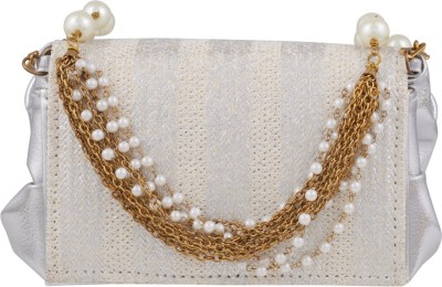 

TARUSA Casual White Clutch