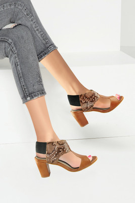 

NMD Women Tan Casual