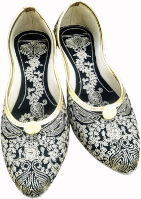 

SOKHI Black party wear Punjabi Jutti Jutis For Women(Black