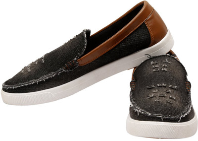 Vostro canvas 2025 shoes