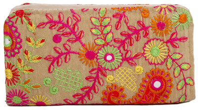 

Aliado Casual White Clutch
