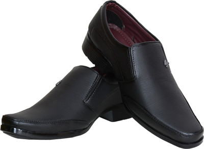 

Wredster Slip On For Men(Black