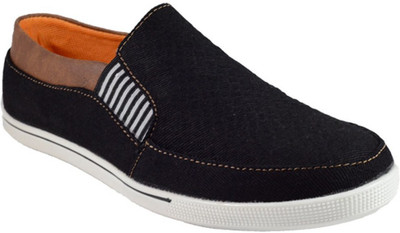 MarcoUno BLACK COLOUR CASUAL SHOES Slip On Sneakers For Men(Black
