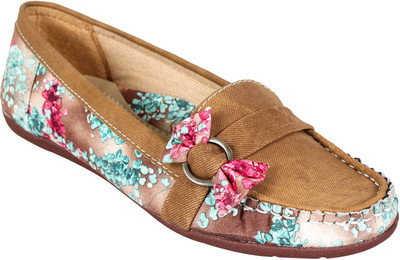 

Heels And Toes Loafers For Women(Beige)