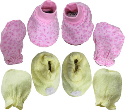 

ANNAPURNA SALES 100% Pure Soft Cotton New Born Baby Booties Mittens Combo Pack of 4 Pair - ( 0-6 Months ) !! Skin Friendly n Premium Quality !!(Pink, Yellow)