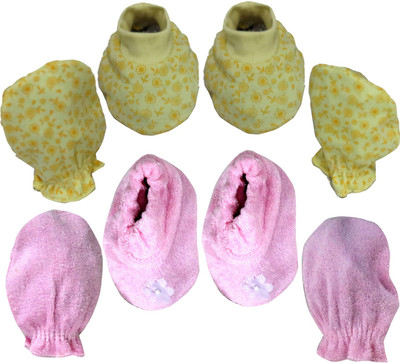 

ANNAPURNA SALES 100% Pure Soft Cotton New Born Baby Booties Mittens Combo Pack of 4 Pair - ( 0-6 Months ) !! Skin Friendly n Premium Quality !!(Yellow, Pink)