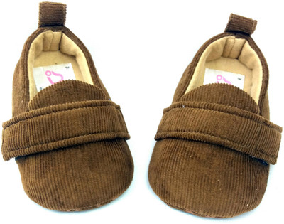 

ivee Anti-skid Codroy slip on Botties for 6 to 9 months baby Booties(Toe to Heel Length - 13 cm Light Brown)