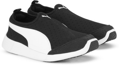 

Puma ST Trainer Evo Slip-on DP Training Shoes For Men(Black, Puma black-puma white