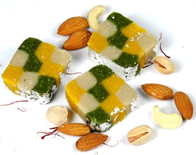 

Ghasitaram Gifts Tirangi-Squares(400 g, Box)