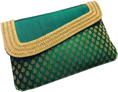 

CRAFTBAZAAR Party Green Clutch