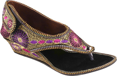 

Traditional Collection Girls Flats, Multi
