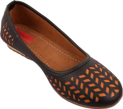 Footrendz Footrendz Women Ethnic Cutwork Faux Leather Bellies Bellies For Women(Black