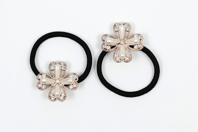 

Suhaavi Gold floral Girls Rubber Band(Gold)