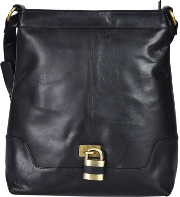 

Bagatella GL9670 Vintage Look Shoulder Bag(Black, 2 L)