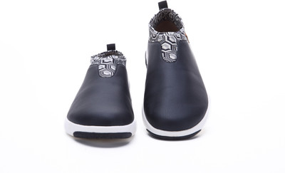 

UIN Casuals For Men(Black
