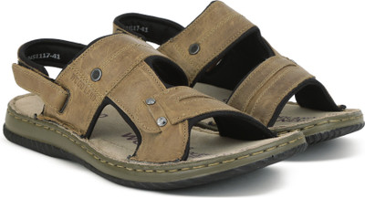 woodland chappals flipkart