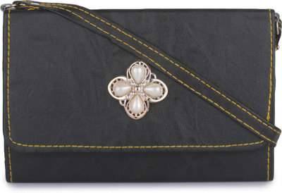 

Saifis Casual Black Clutch