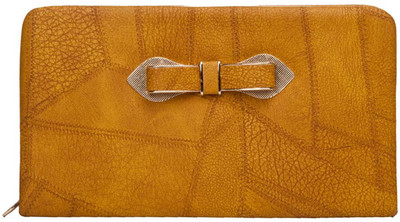

Aliado Casual Tan Clutch