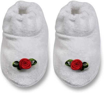 

Tumble Floral Applique Terry Cloth Baby Booties(Toe to Heel Length - 9 cm White)